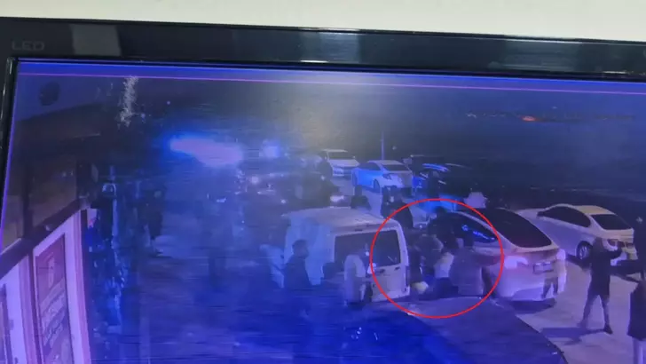 Halı Saha Önünde Yığılan Yaralıya, Maçtan Çıkan Doktorlar Müdahale Etti