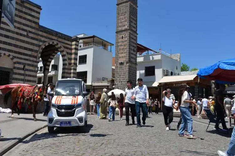 Diyarbakır’da, Bayram Tatilinde Sur’daki Tarihi Mekanlarda Yoğunluk
