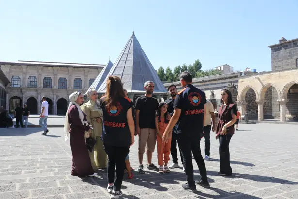 Diyarbakır’a 6 Ayda 1 Milyon 25 Bin Turist Geldi