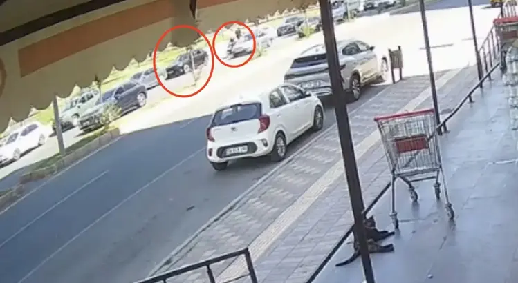Otomobile Çarpan Motosiklet Sürücüsü Kamyonun Altında Kalarak Öldü