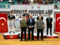 Başkan Arslan, Dereceye Giren Karatecilere Madalya Takdim Etti