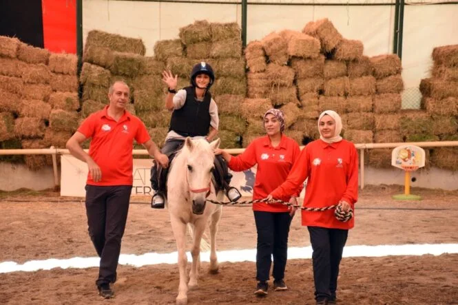 Büyükşehir Belediyesi’nden Engellilere Atla Terapi Desteği