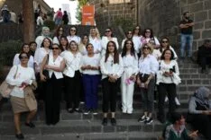 Diyarbakır’da İş Kadınları, Meme Kanseri İçin Broşür Dağıttı