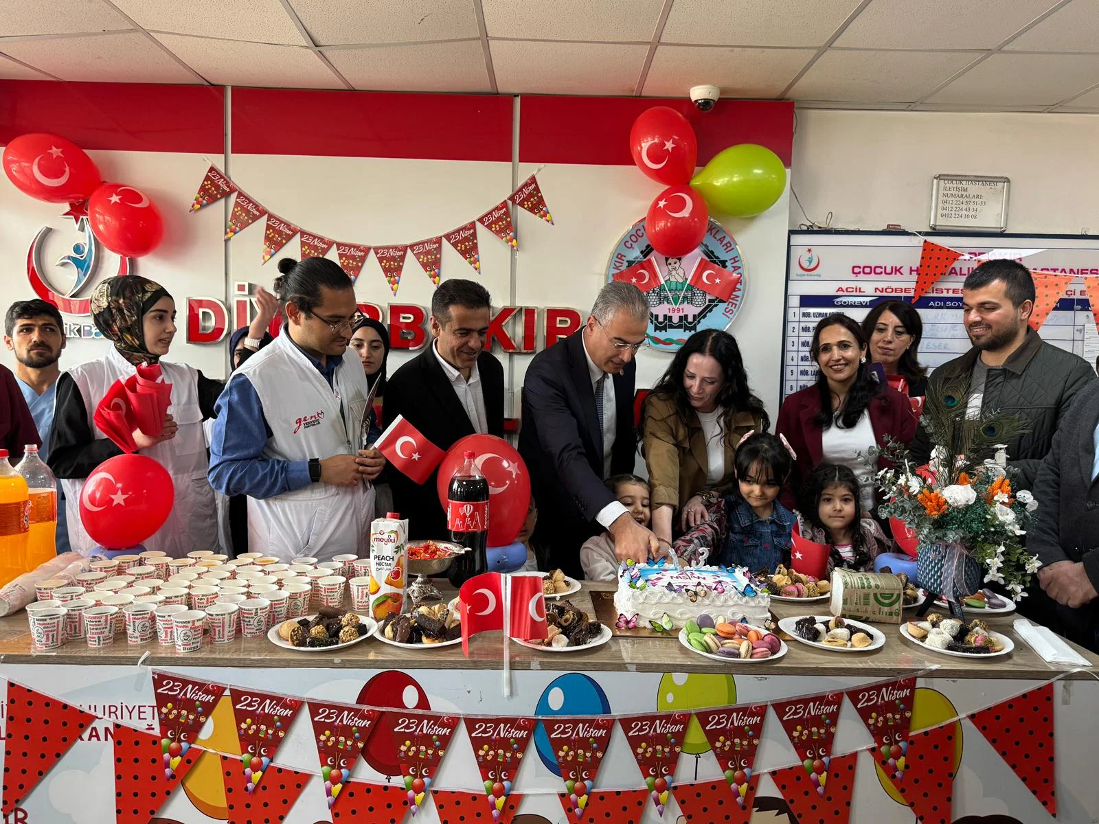 Diyarbakır’da Hastanedeki Çocuklara 23 Nisan Sürprizi