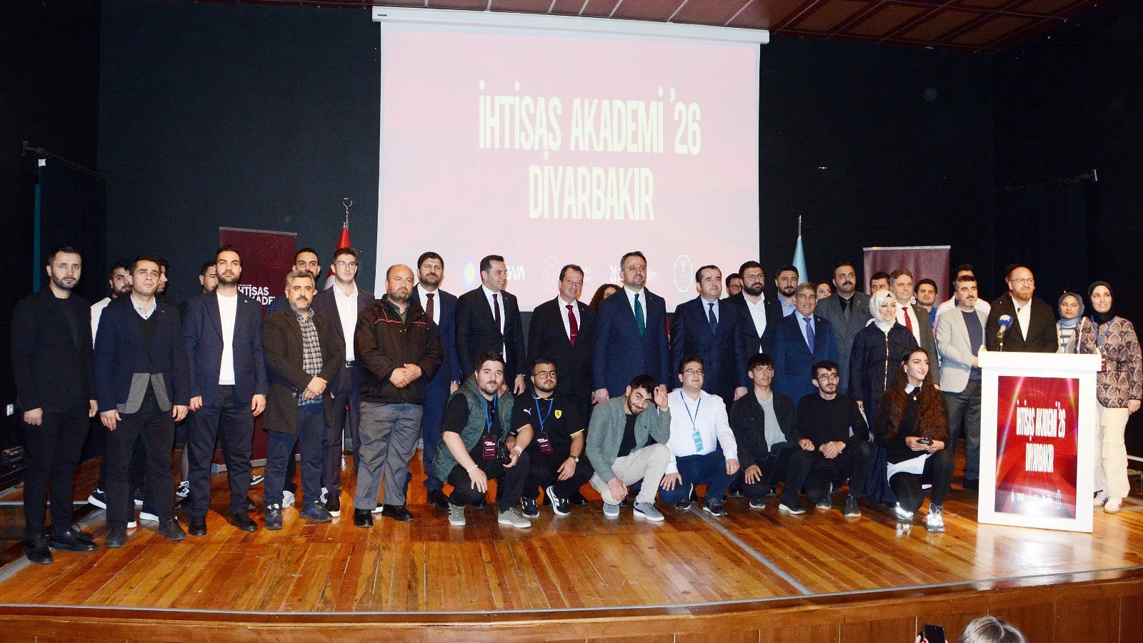 Dicle Üniversitesi’nde “Türkiye Yüzyılı Gençlik Modeli” Söyleşisi Gerçekleştirildi