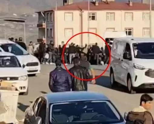 Diyarbakır’da akraba aileler arasında taşlı, sopalı ve b.