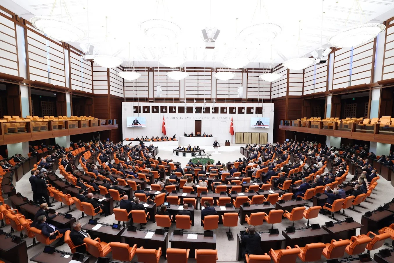 TBMM’de Doğum İzni Ve Sosyal Medyaya 15 Yaş Düzenlemesini İçeren Kanun Teklifi Kabul Edildi