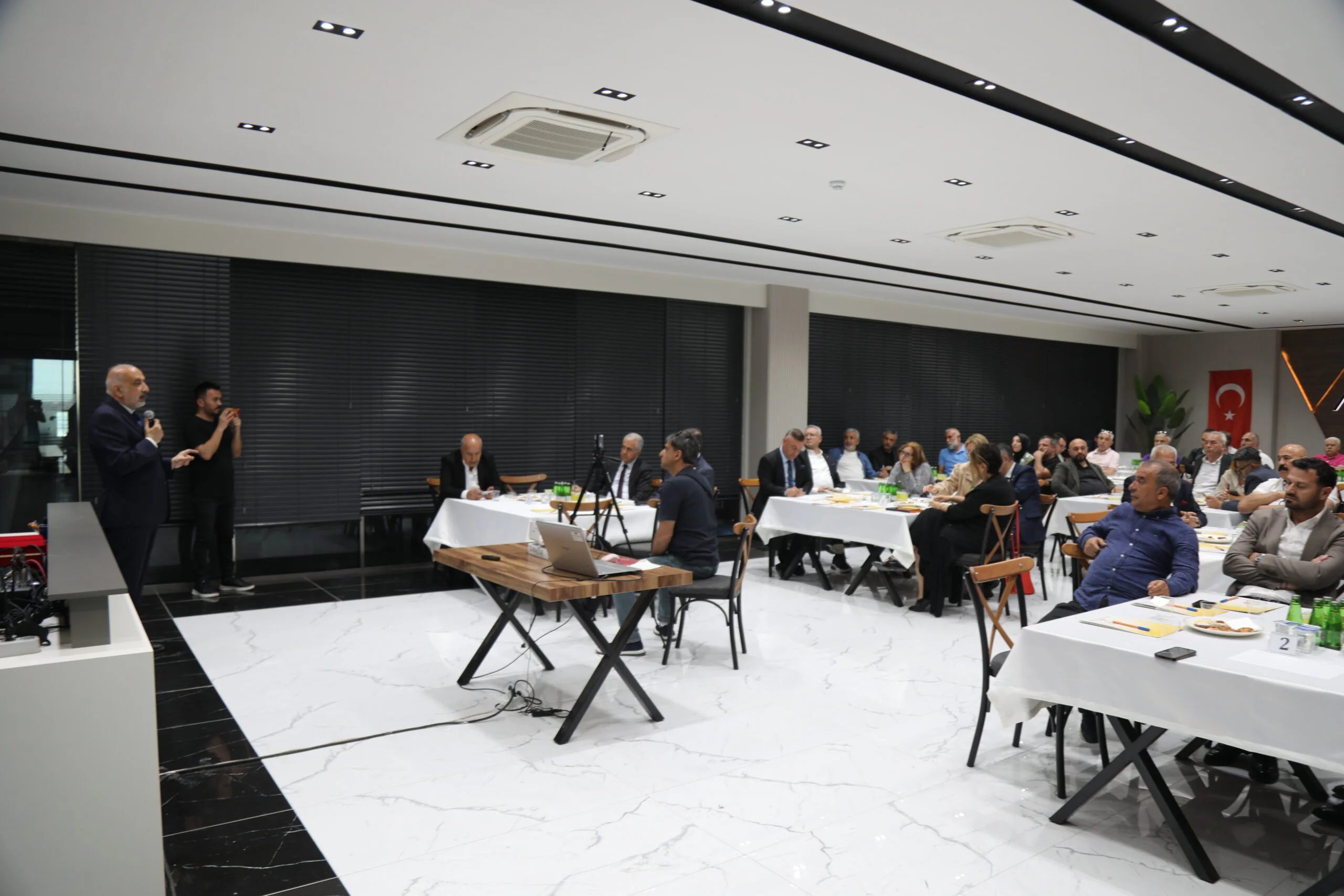 Diyarbakır’da Tekstil Sektörünün Geleceği Masaya Yatırıldı