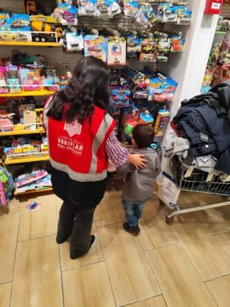 Vakıflar Bölge Müdürlüğü’nden 2 Bin 700 Yetim ve Öksüz Çocuğa Bayramlık Desteği