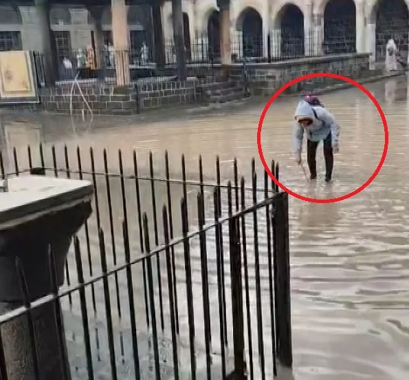 Tarihi Ulu Cami’nin Avlusu Suyla Doldu, Çermik’te Dolu Etkili Oldu