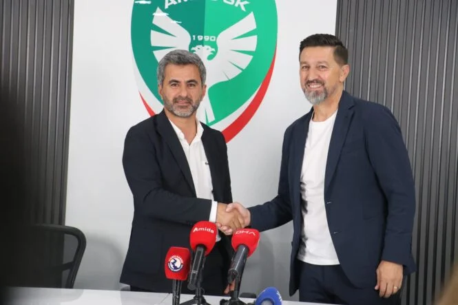 Amedspor, Teknik Direktör Besnik Hasi İle 2 Yıllık Sözleşme İmzaladı
