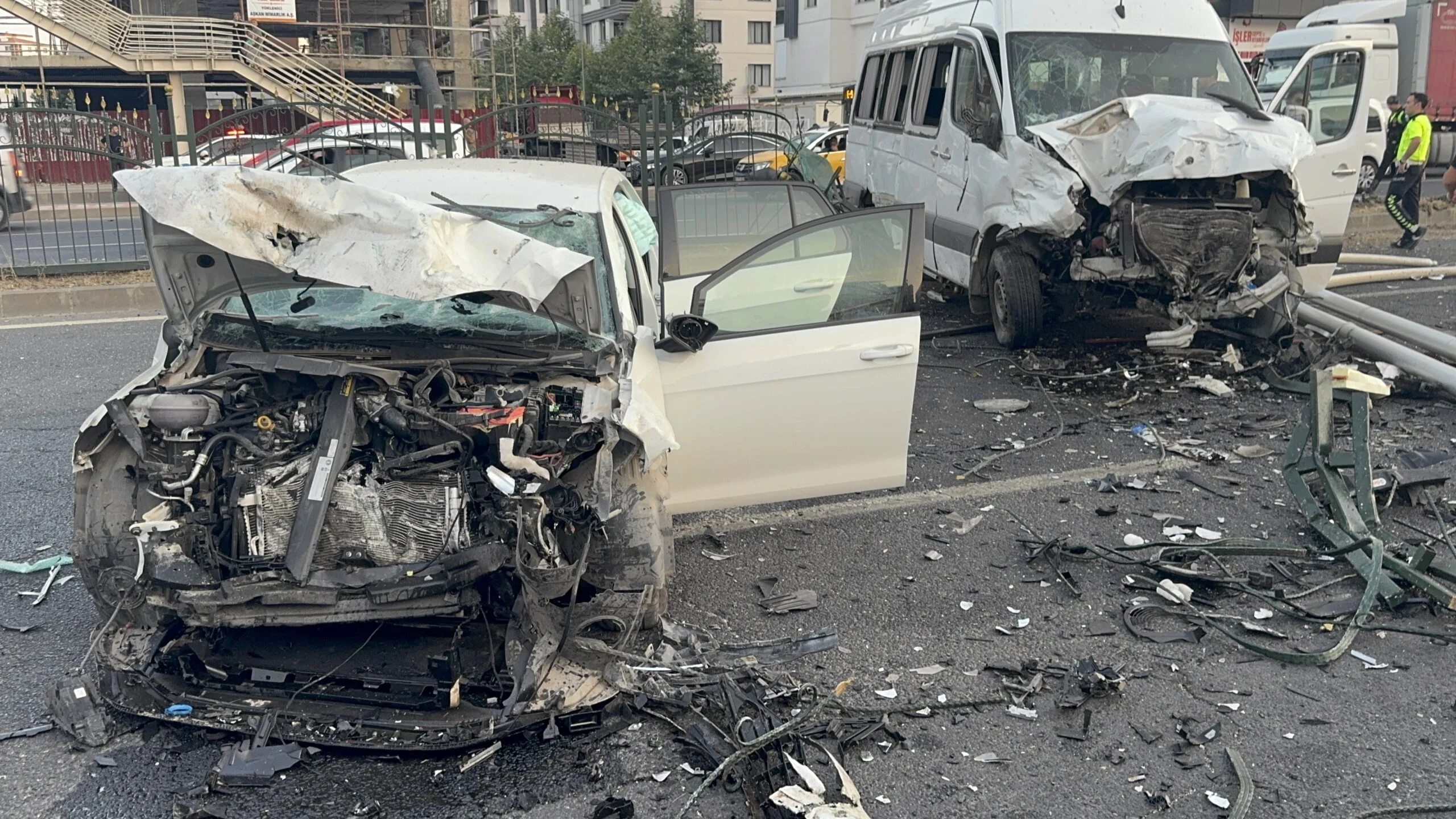 Diyarbakır’da 3 Aracın Karıştığı Kazada 2 Yaralı