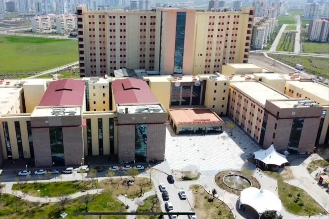 Gazi Yaşargil Teksas Gibi; Bahçede Başlayan Bıçaklı Kavga İdare Katına Taşındı