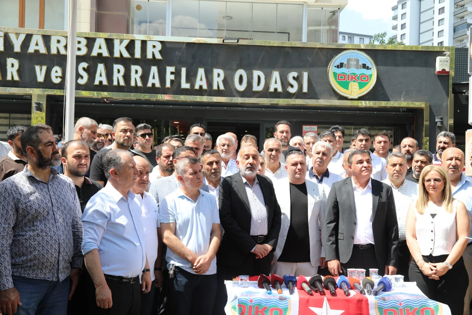 Kuyumcular Odası Önünde Konuşan DTSO Başkanı Kaya’dan Çetelere Karşı Meclis’e Çağrı