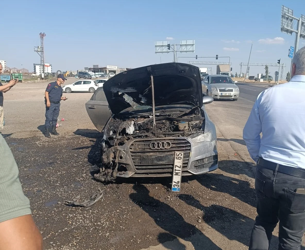 Seyir Halindeki Otomobilde Çıkan Yangın Söndürüldü