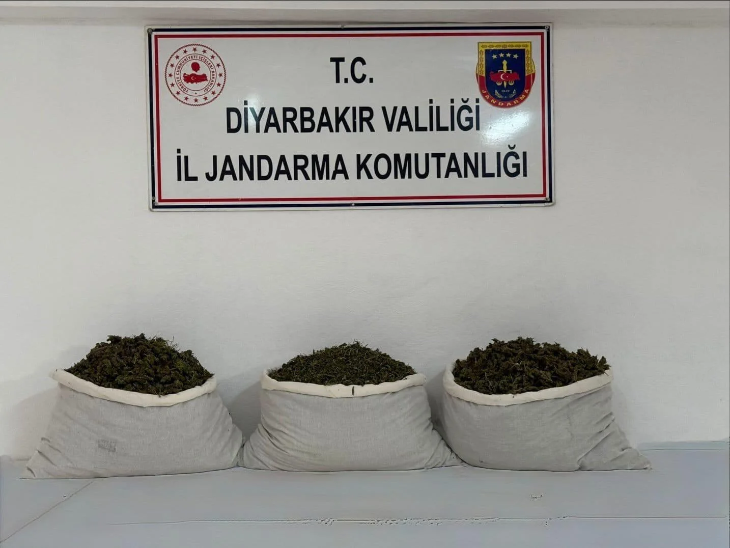 Diyarbakır’da 42 Kilo Uyuşturucu Ele Geçirildi: 25 Şüpheli Hakkında İşlem