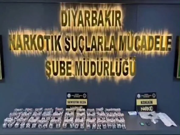 1568962