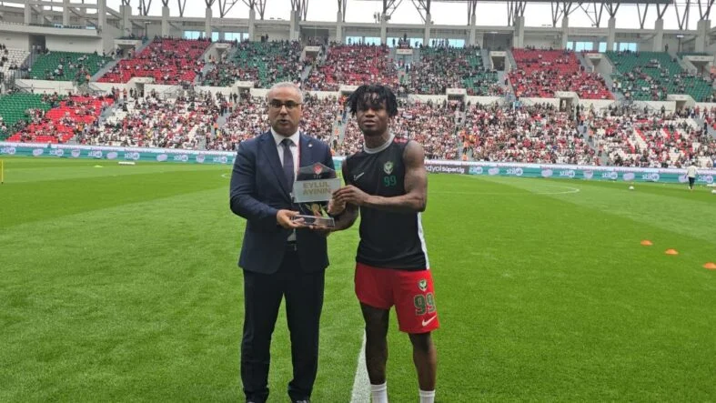 Beşiktaş’a Gol Atan Amedsporlu Gift Orban’a Ayın Golü Ödülü Verildi