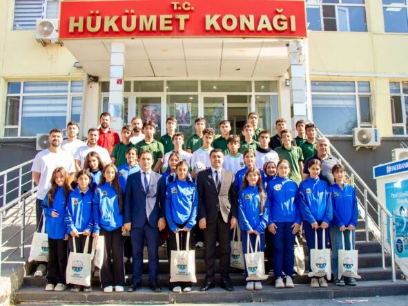 Çınar Kaymakamı Güngör’den Sporculara Malzeme Desteği